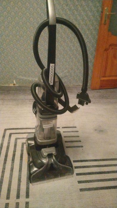 Моющий пылесос почти новый