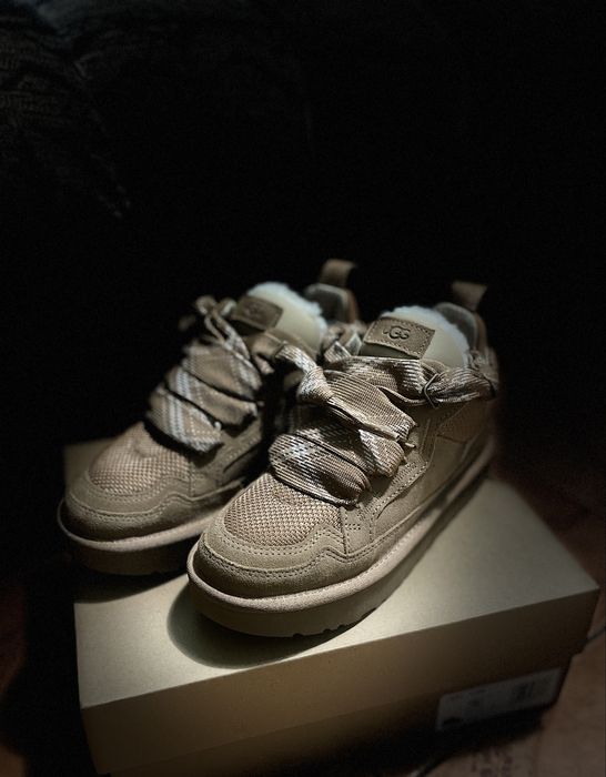 UGG-URI, adidasi femei