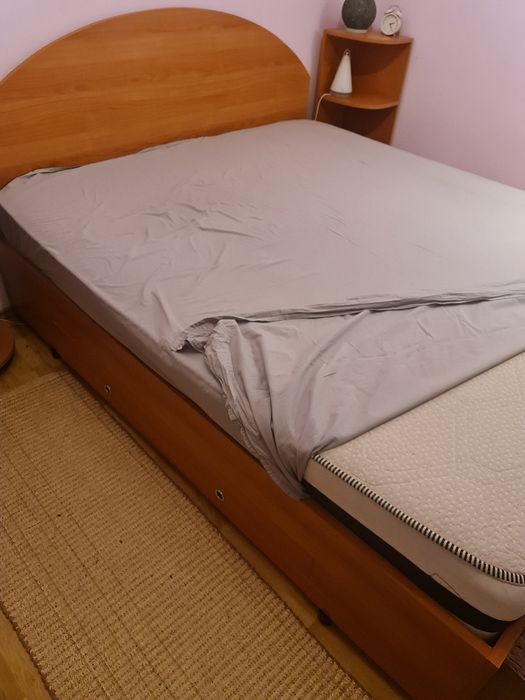Vand mobila pat dormitor+ birou+2 noptiere+ dulap