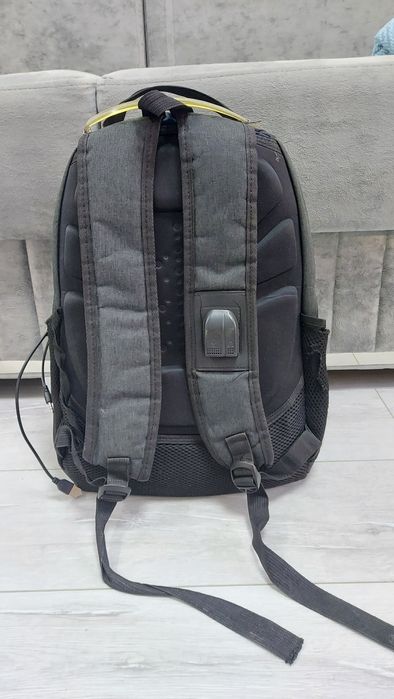 Продам рюкзаки цена за всё 3000 тг.