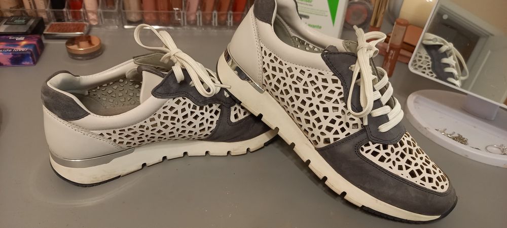 *Caprice* Eстествена кожа