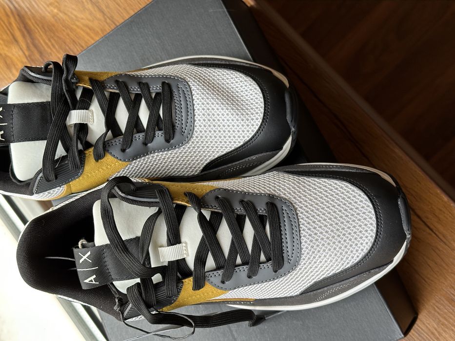 Продам новые кроссовки АХ