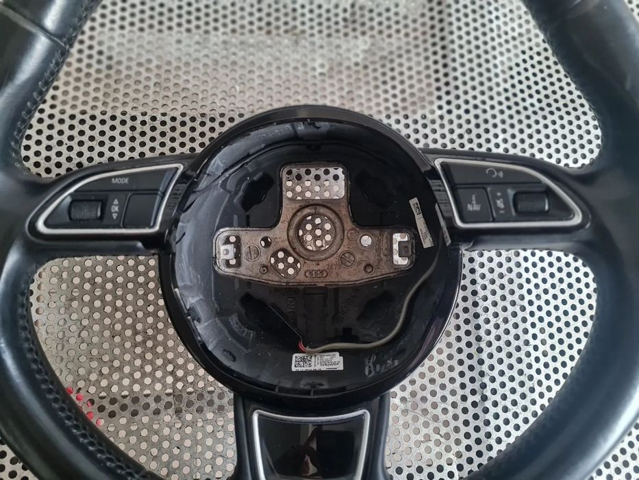 Volan Din Piele Cu Comenzi Airbag Rotund Audi A4 B8 Q3 Q5 A5 2.0 Tdi Euro 5 Cod Motor CJC Cutie Aut