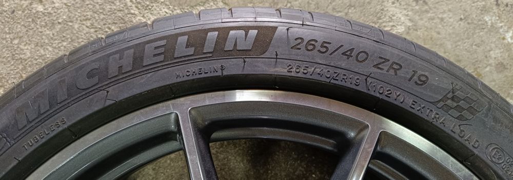 Оригинални  нови джанти спорт пакет гуми летни 19 цола за Mercedes E63