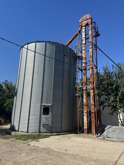 Vand moara de malai,siloz 200 t si magazii