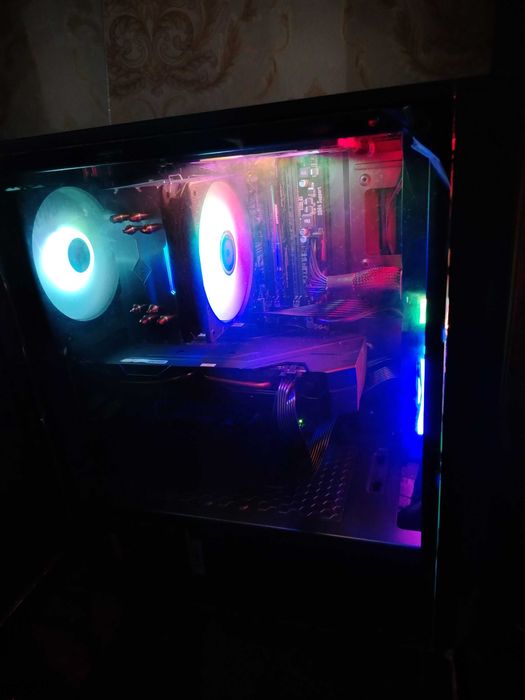 Игровой компьютер с монитором