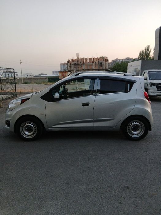 Chevrolet spark sotiladi
