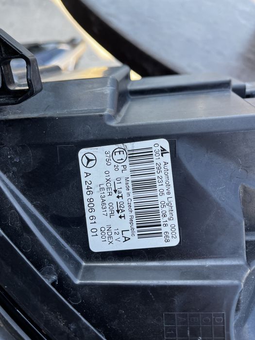 Ляв фар Mercedes BENZ W246 2018