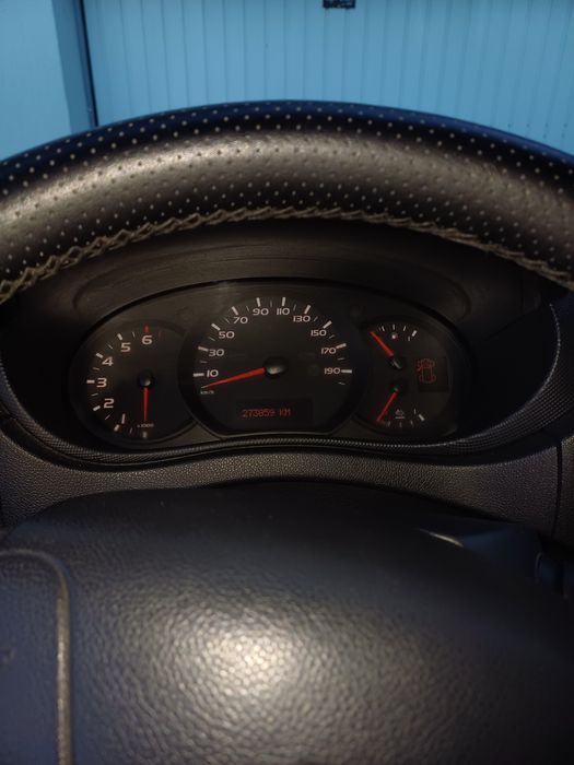 Vând Renault master carosat cu lift hidraulic.