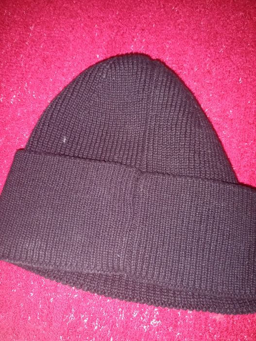 Продавам Cp company шапка