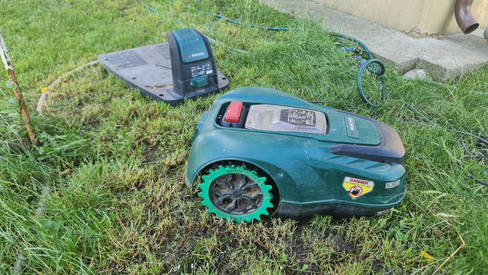 Robot tuns gazon iarba parkside PMRA 20LI B2