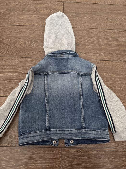 Продам куртку детскую