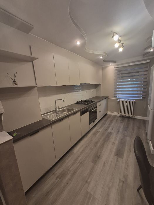 Închiriez apartament cu 3 camere