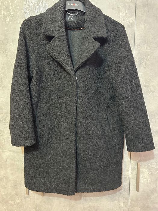 Черно палто отговаря на L/XL