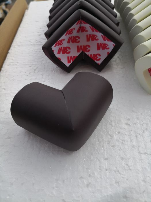 Coltare pentru mobila, masa