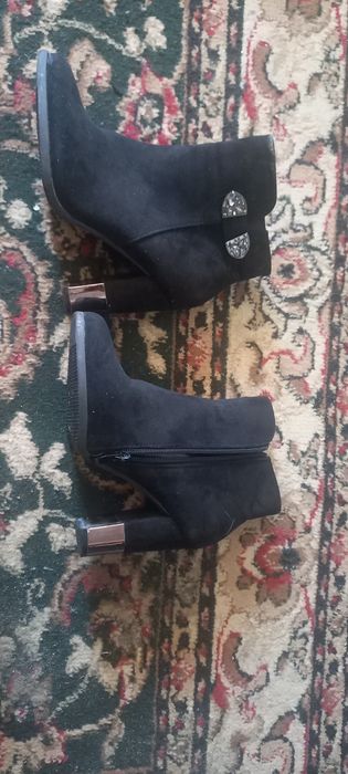 Замшевые туфли продам