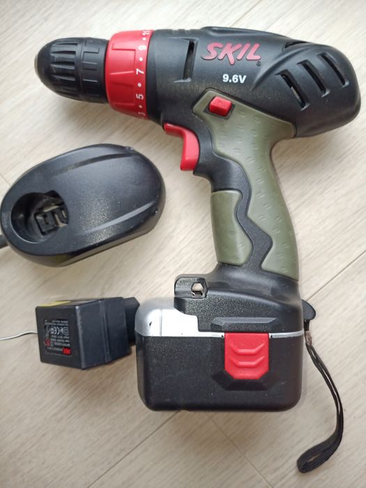 Винтоверт SKIL F015, акумулаторна батерия и зарядно устройство