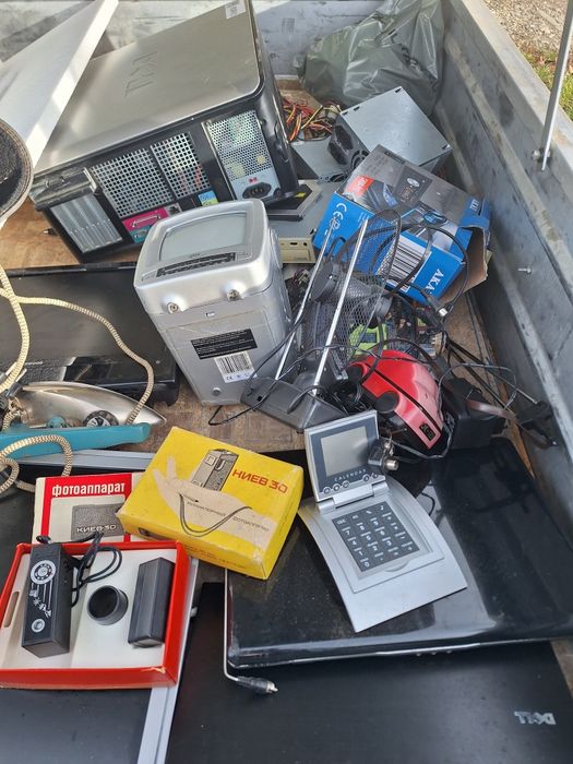 Laptopuri,calculator turn ,placi baza surse,televizor,antene,rame foto
