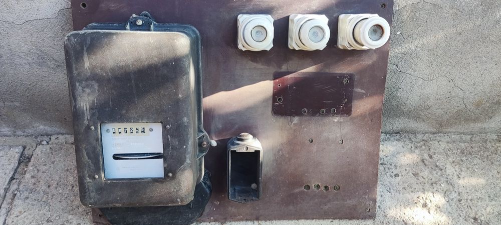 Трифазен електромер.