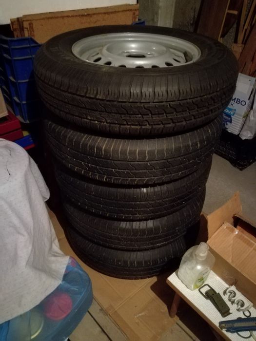 Vând platformă stupi...