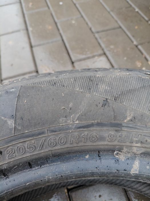Продам шины б/у 205/60R16