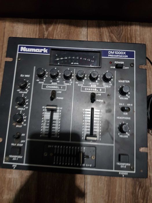 Numark Dj mixer dm 1000x