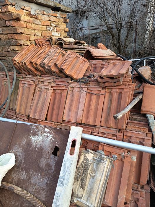 Продавам цигли,бетонни стълбчета и хюнебеци