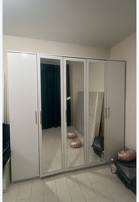 Продам спальный гарнитур: шкаф, комод с зеркалом, кровать, 2 тумба.