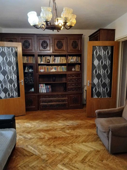 Inchiriez Apartament 2 camere semidecomandat  confort 1– Ploiești Vest 230 Euro
