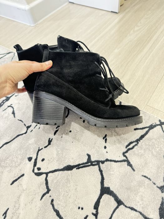 Продам  ботинки осенние Астана