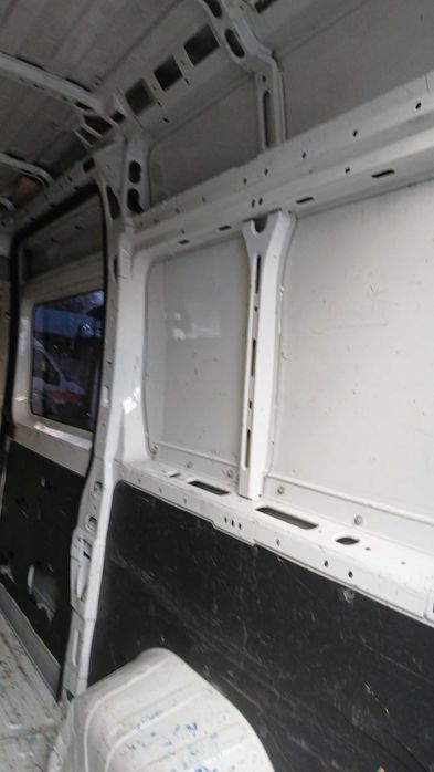 Продавам товарен бус Peugeot Boxer 2.2 HDI