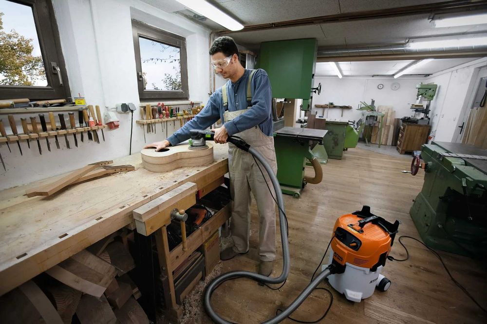 Professional  Changyutgich STIHL SE 122 E Профессиональный пылесос