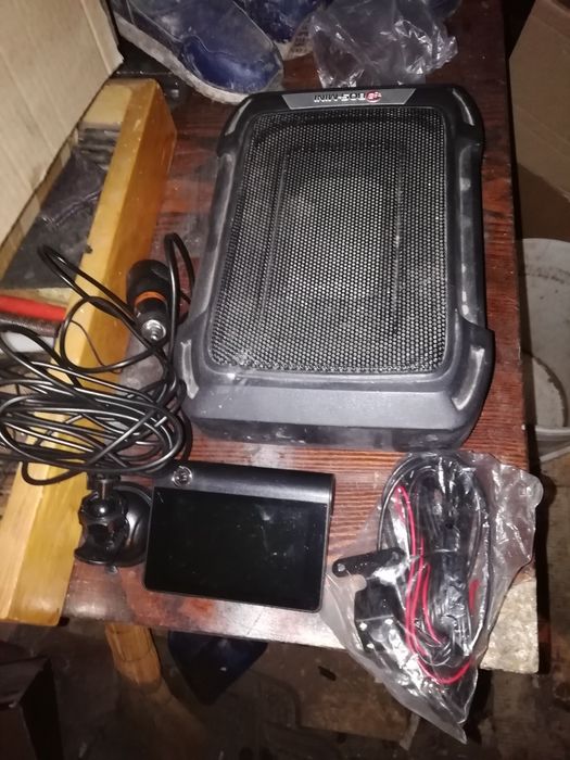 Сабуфер и видео ригистратор