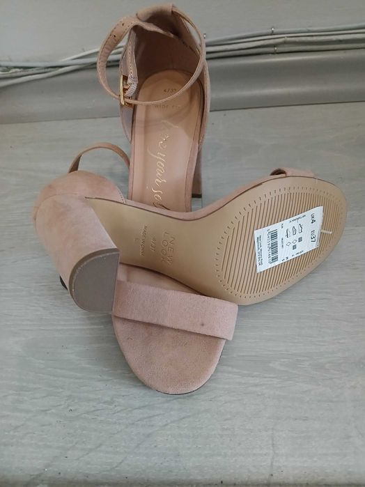 Дамски обувки чисто нови