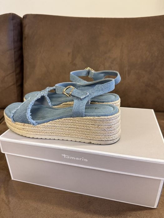 Сандали на платформа Tamaris