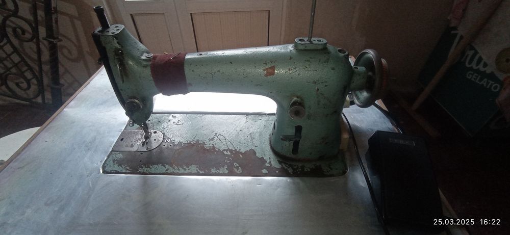 Савецкий shvenniy tikuv mashinasi sotiladi