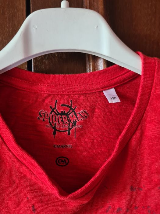 Tricou C&A, Spider man, Marvel, nr. 128, cu paiete, în stare impecabil