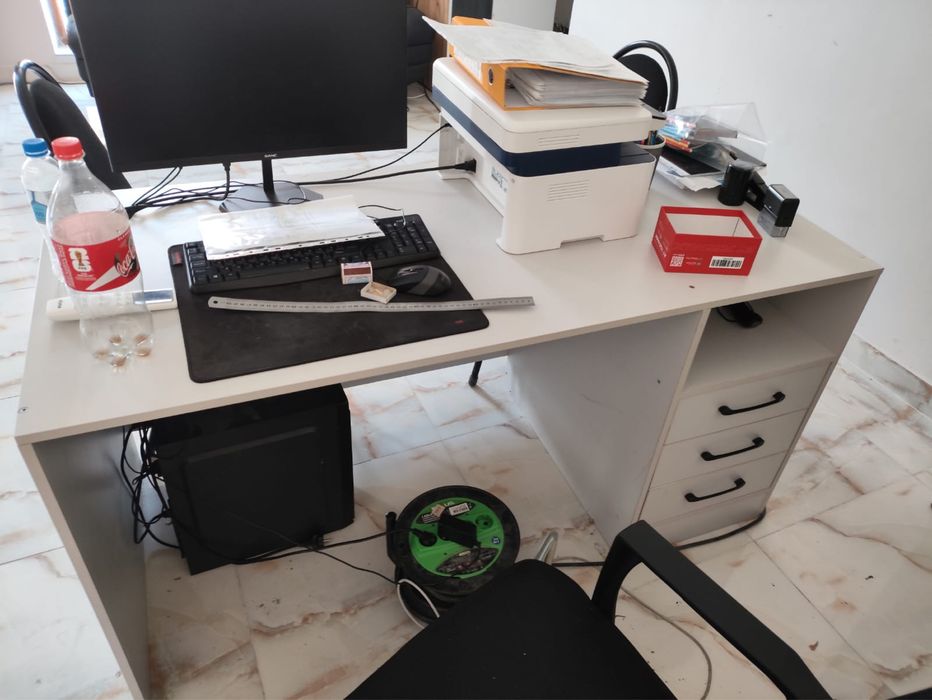 Продается офисные стол стулья диван