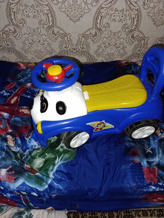 Машина игрушечная