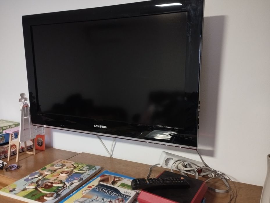 Consola Wii cu Tv 80cm 18 jocuri si Wii fit balance