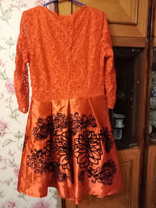 Продам платья вечерние