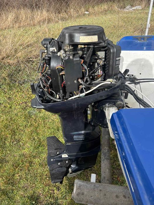 Лодка тримаран с двигател Евинруд и к