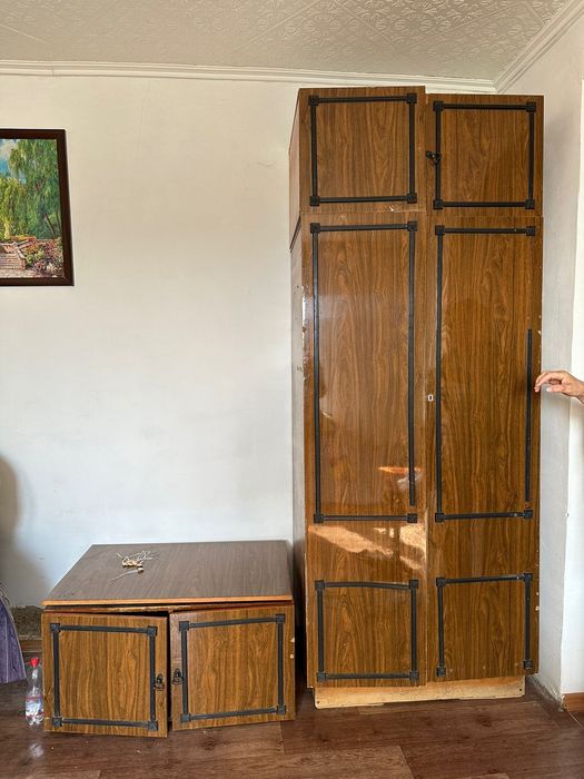 Шифоньер, антресоль и тумбочка