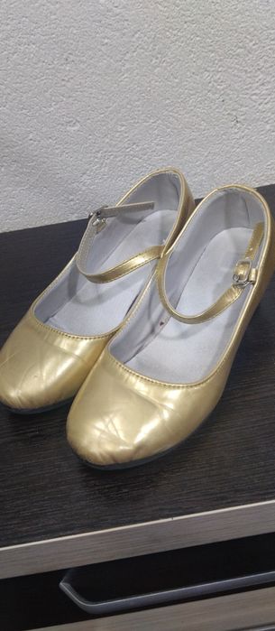 Продам туфли (золотые)  для танцев