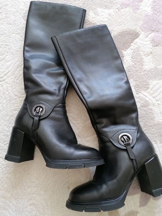 Vând cizme piele naturală, mărimea 35, aproape noi