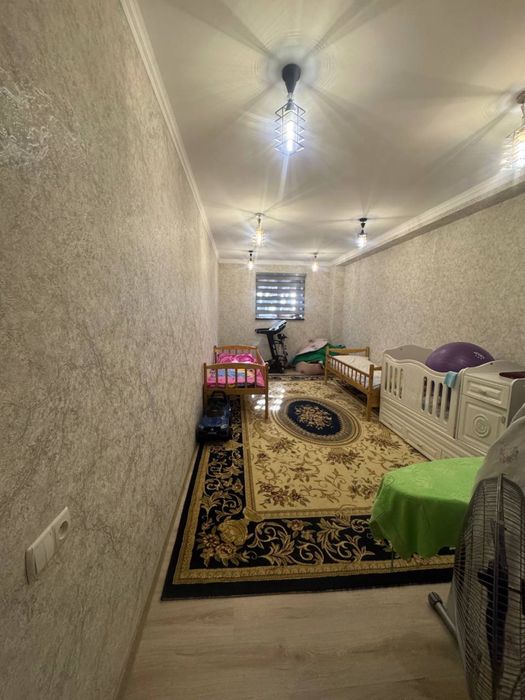 Продается кв на против машина базара. Uy sotiladi mashinabozor togrisi