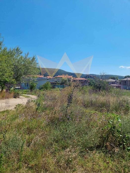 Парцел в Варна, област-с.Аксаково площ 1032 кв.м