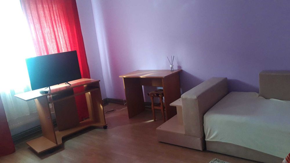 Închiriez garsonieră