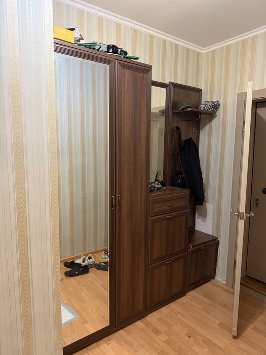 Продам прихожую, стенку