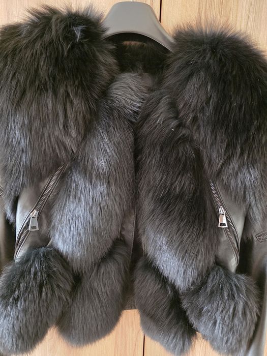 Geaca blana si piele naturala , mânecile detasabile